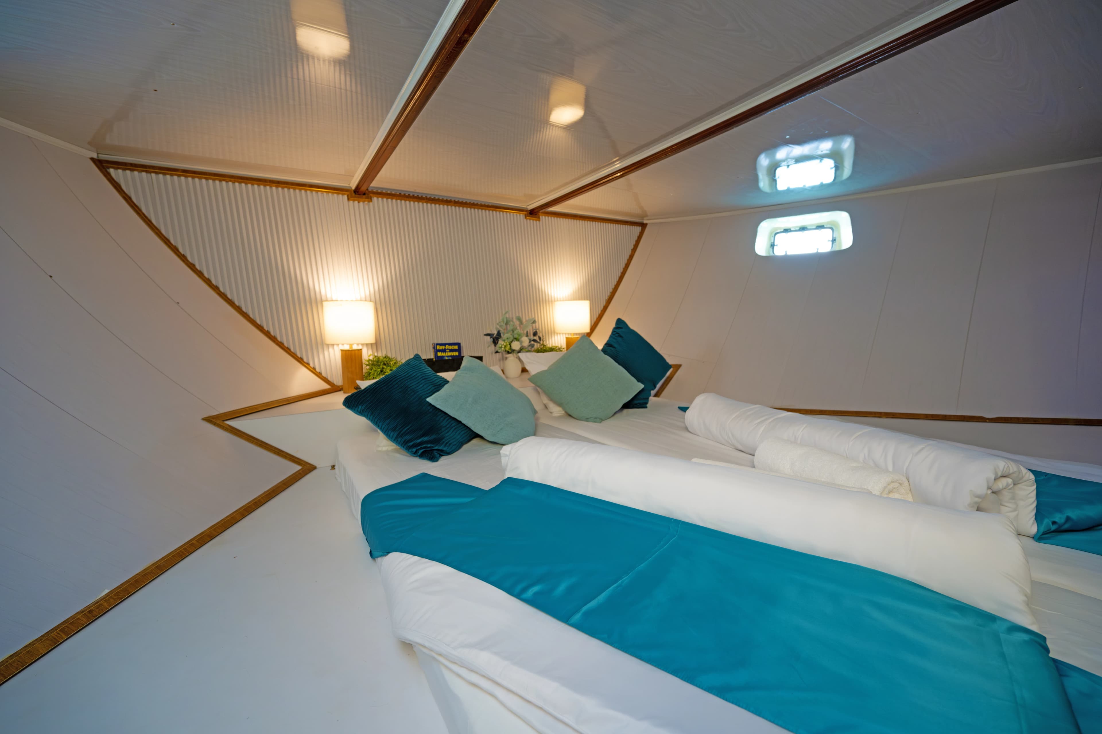 Standard Bow Cabin - Lower Deck