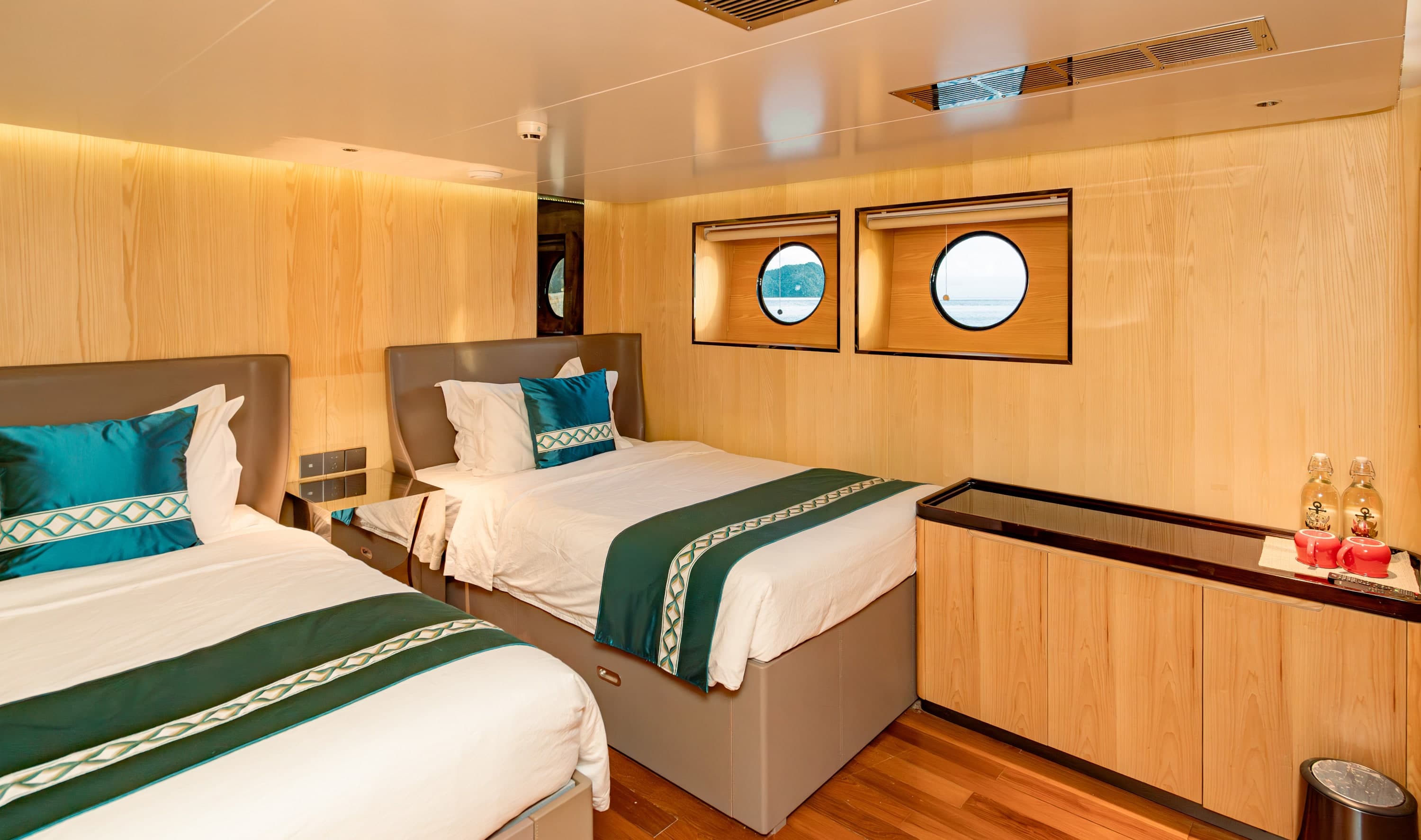 Lower Deck - Deluxe Twin Cabins