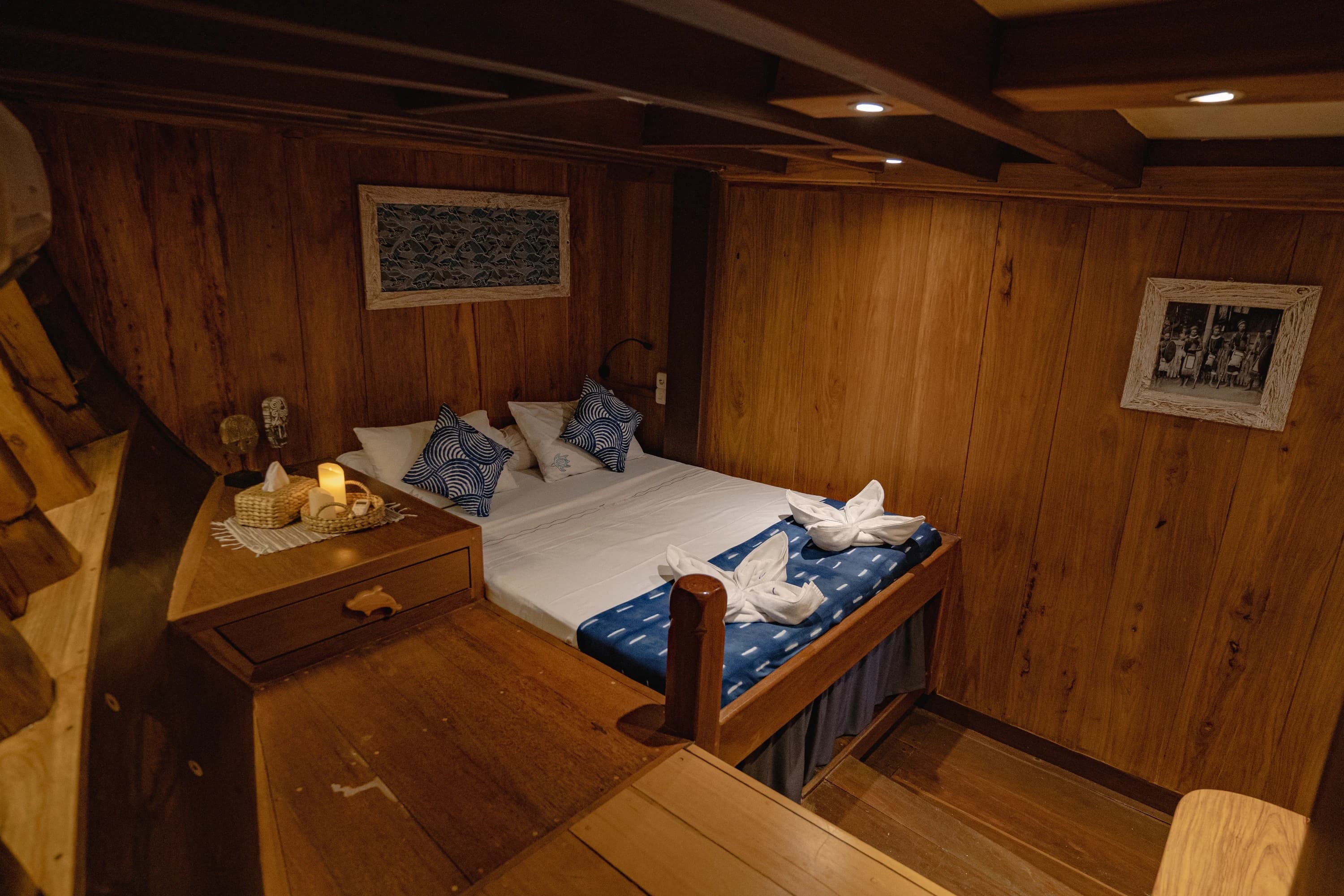 Double Cabin - Flores