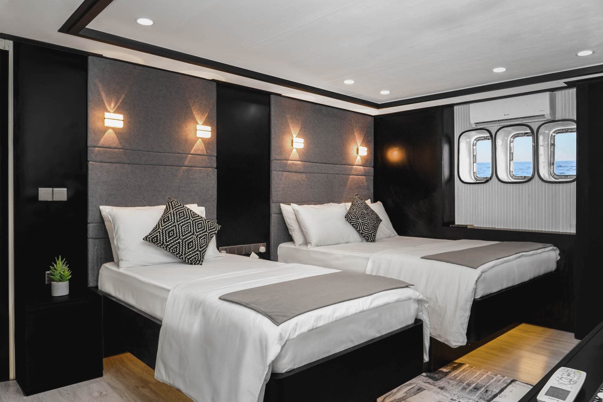 Junior Suite Lower Deck