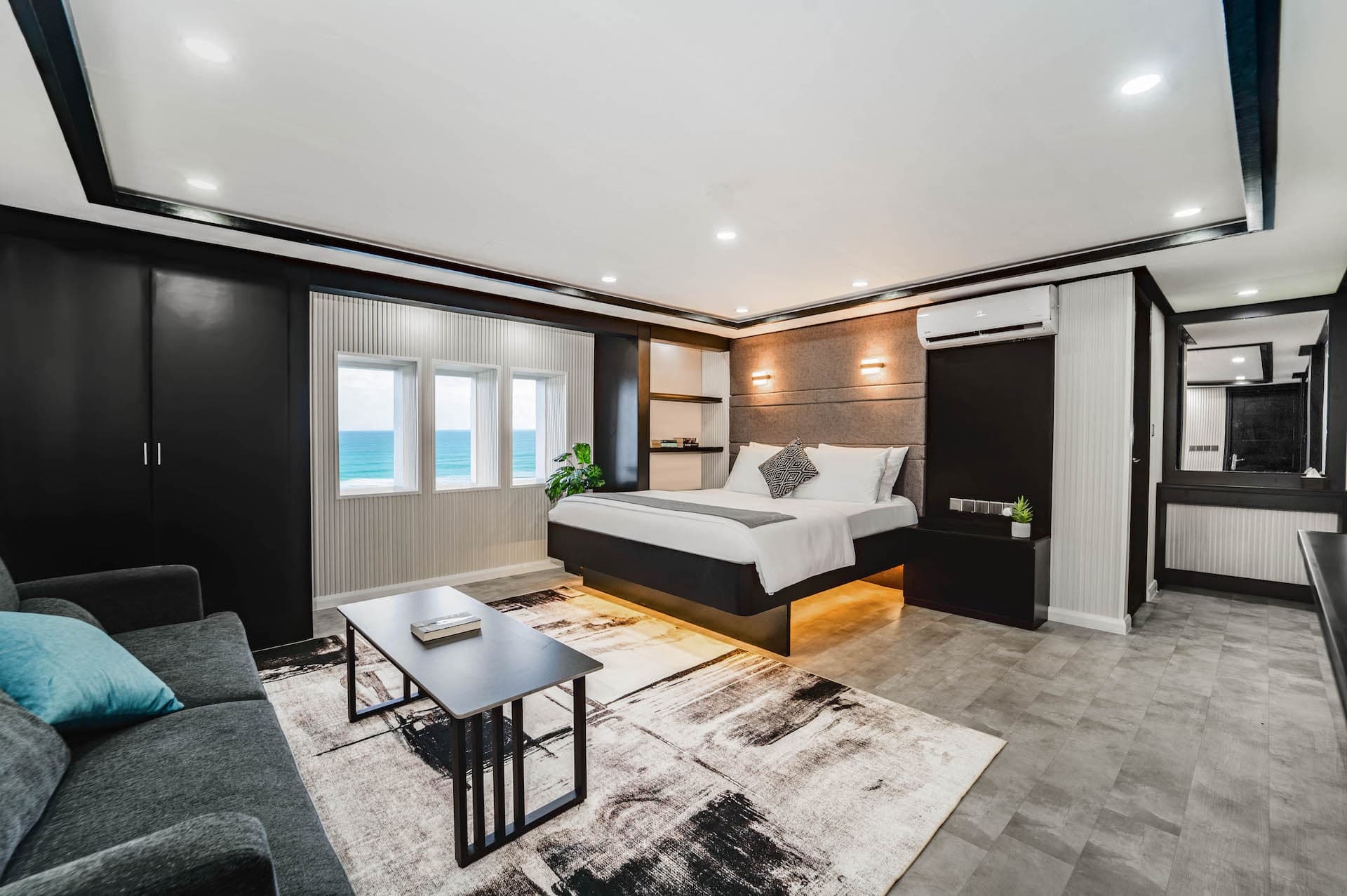 VIP Suite Main Deck