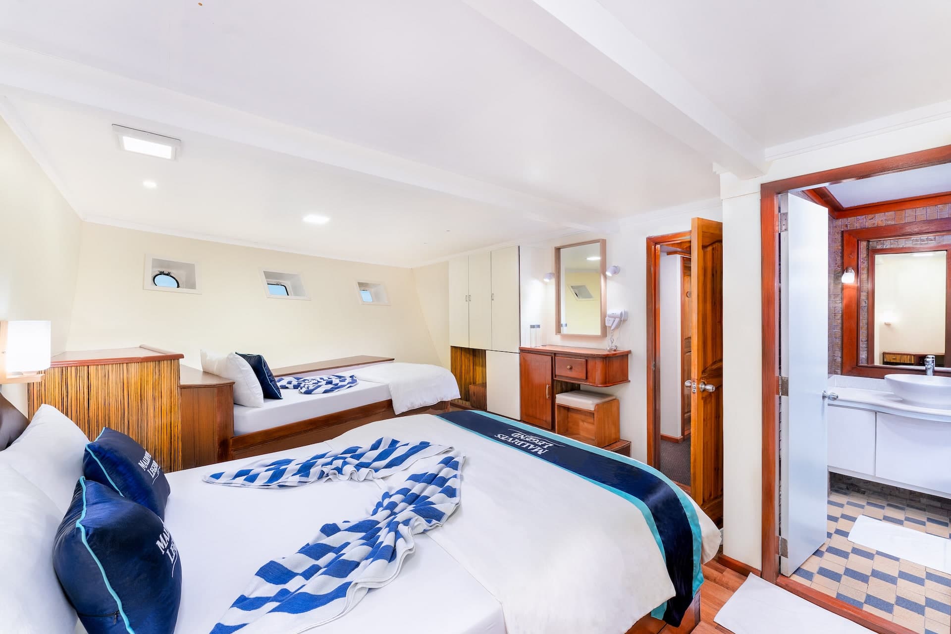 Junior Suite Lower Deck