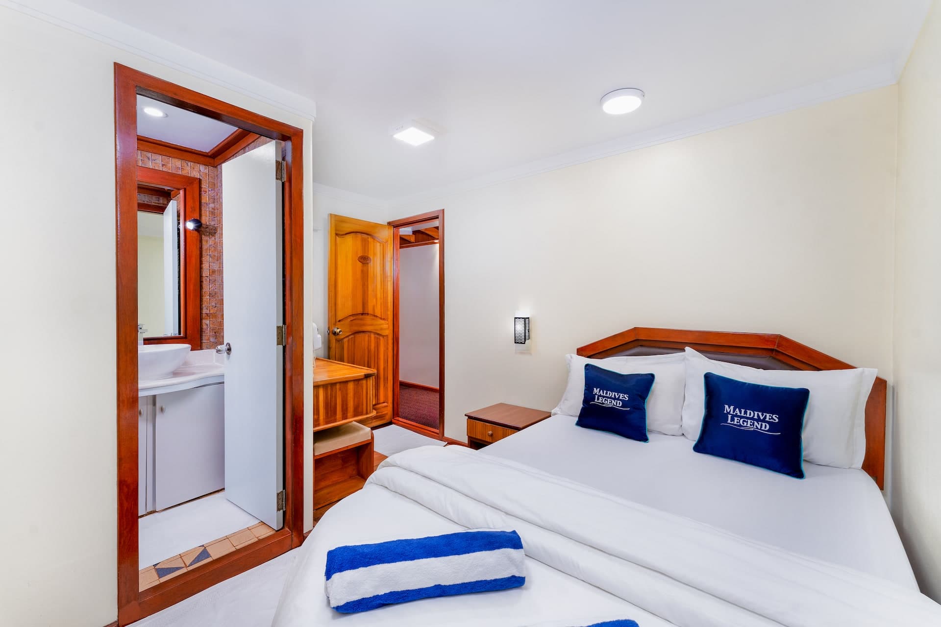 Double/Twin Cabin Lower Deck
